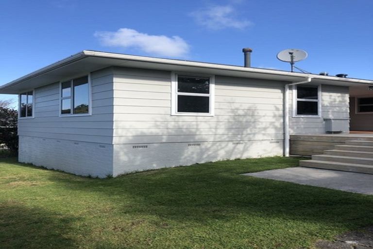 Photo of property in 83 Riversdale Drive, Merrilands, New Plymouth, 4312