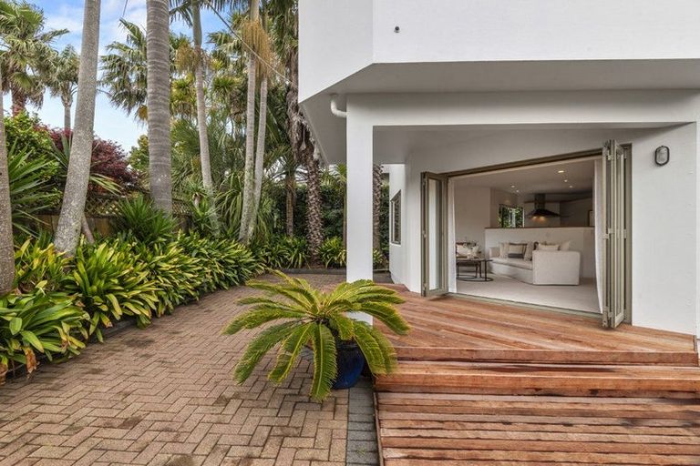 Photo of property in 2/321 Lake Road, Hauraki, Auckland, 0622