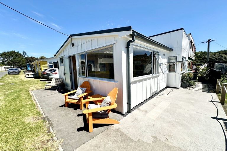 Photo of property in 8 Second Avenue, Urenui, 4377