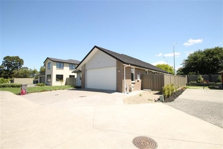 Photo of property in 23 Erceg Way, Rosehill, Papakura, 2113