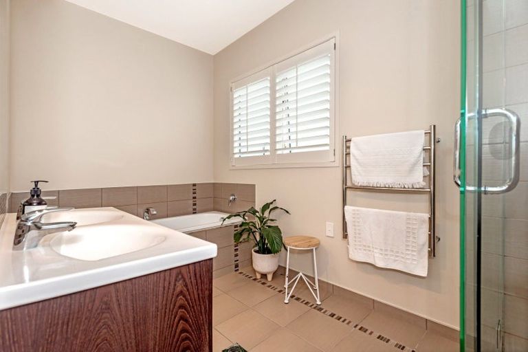 Photo of property in 11 Charteris Rise, Riverdale, Gisborne, 4010