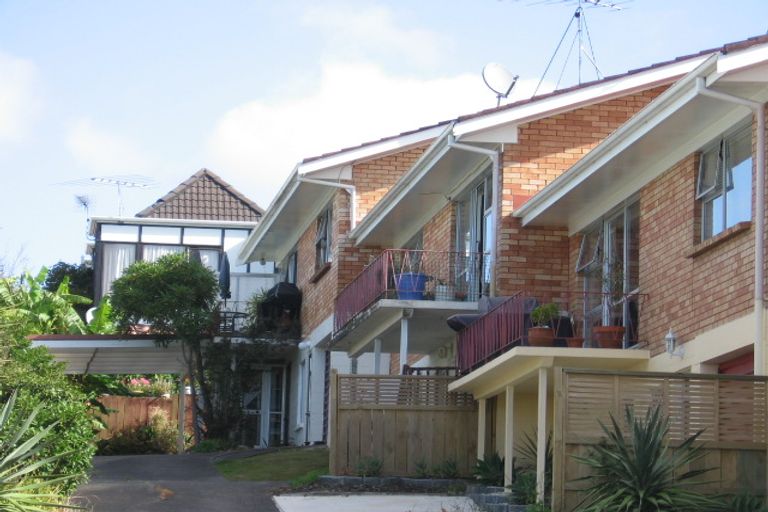 Photo of property in 2/15 Zion Road, Birkenhead, Auckland, 0626