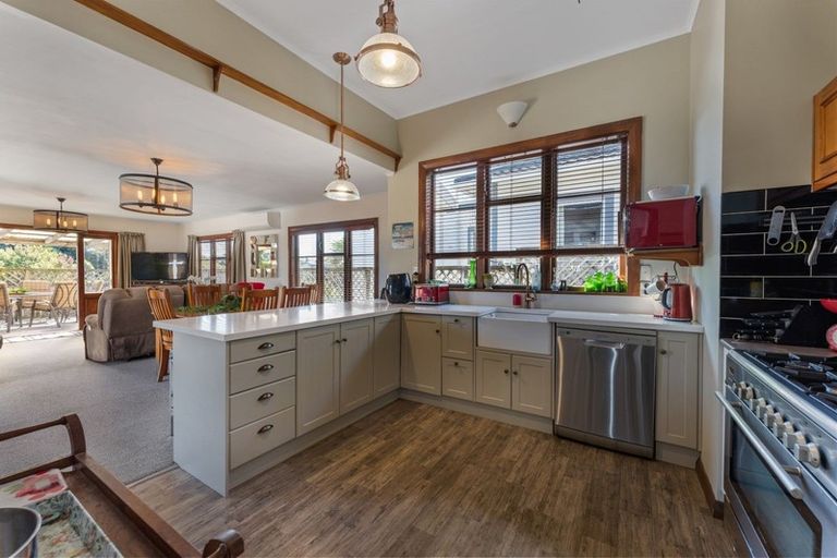 Photo of property in 228 Devon Street West, New Plymouth, 4310