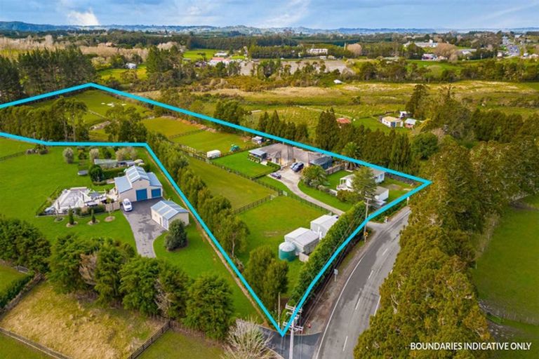 Photo of property in 278 Boord Crescent, Kumeu, 0891