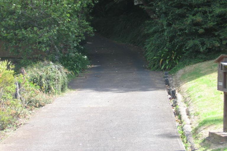 Photo of property in 90 Ayton Drive, Totara Vale, Auckland, 0629