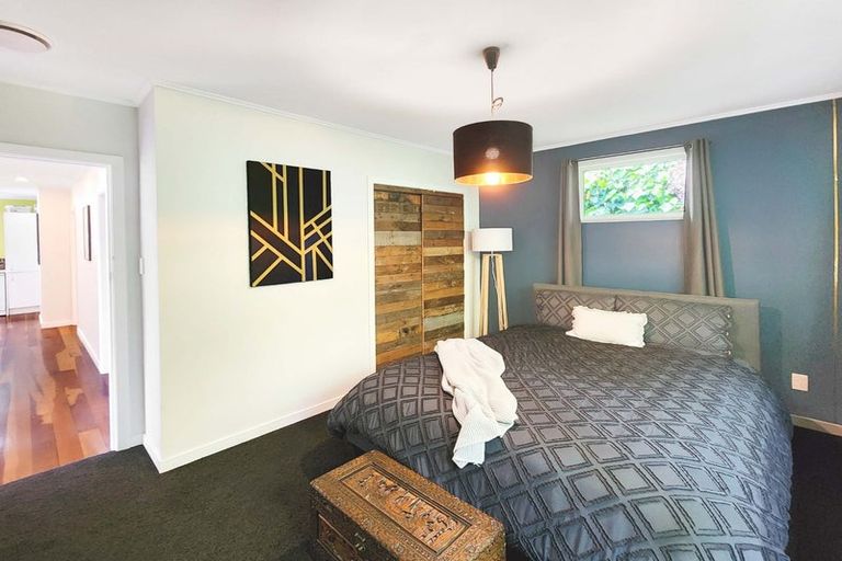 Photo of property in 16 Manor Drive, Stokes Valley, Lower Hutt, 5019