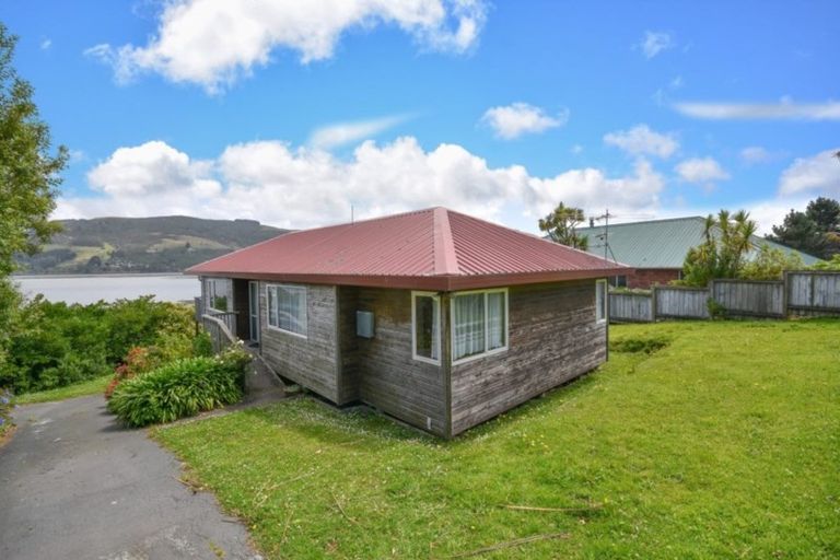 Photo of property in 20 Bayne Terrace, Macandrew Bay, Dunedin, 9014