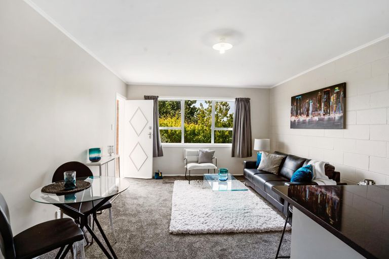 Photo of property in 3/68 Rua Road, Glen Eden, Auckland, 0602