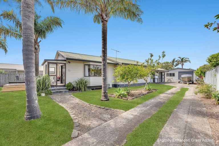 Photo of property in 14 Cholmondeley Crescent, Whitianga, 3510