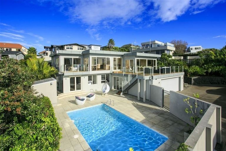 Photo of property in 2a Eastcliffe Road, Castor Bay, Auckland, 0620