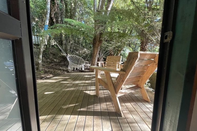 Photo of property in 426 Scenic Drive, Waiatarua, Auckland, 0612