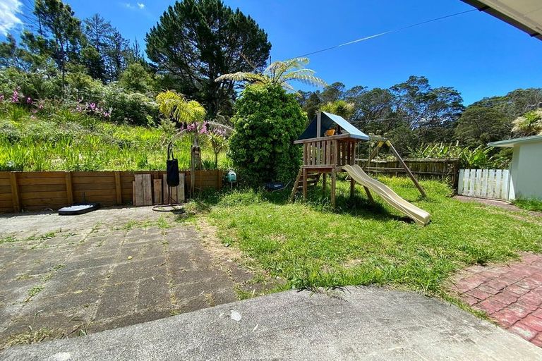 Photo of property in 318 Sturges Road, Henderson Valley, Auckland, 0612