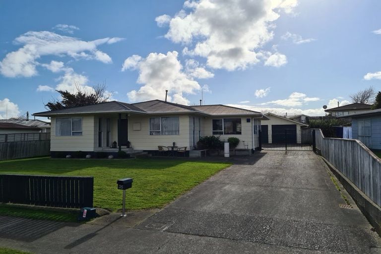 Photo of property in 35 Rhodes Drive, Kelvin Grove, Palmerston North, 4414