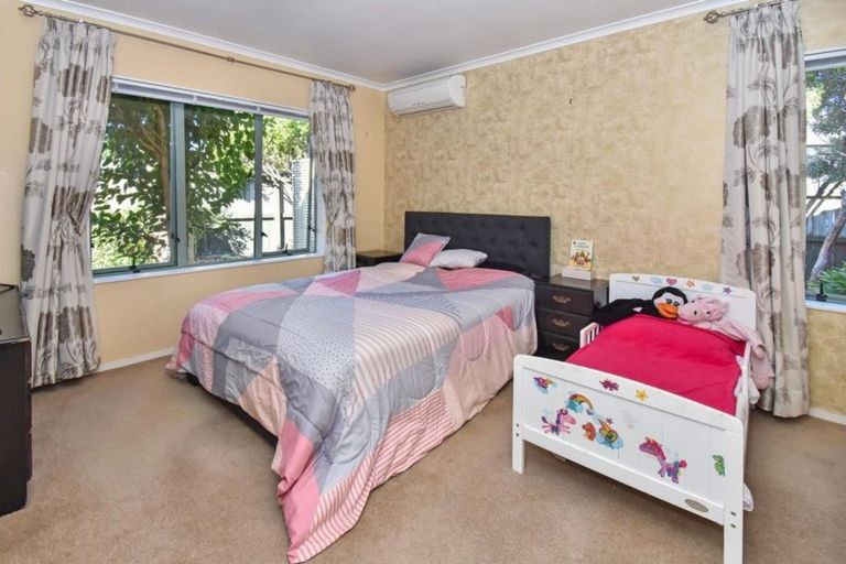 Photo of property in 99 Riverton Drive, Randwick Park, Auckland, 2105