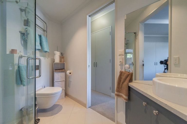 Photo of property in 11 Curnow Way, Kaiwharawhara, Wellington, 6035