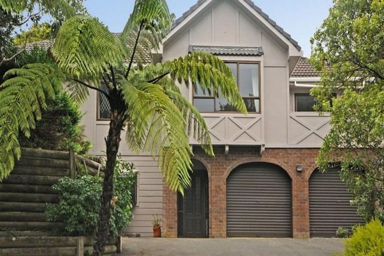 Photo of property in 2 Atahu Grove, Tirohanga, Lower Hutt, 5010