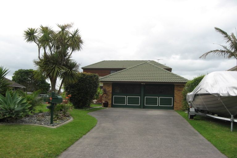Photo of property in 21 Cumbrian Place, Conifer Grove, Takanini, 2112