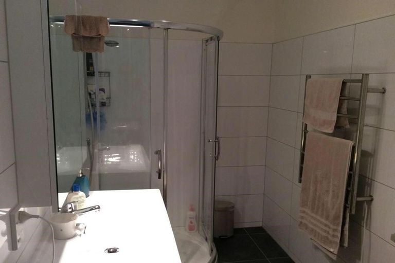 Photo of property in 2/25 Home Street, Mount Victoria, Wellington, 6011