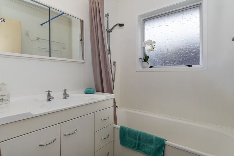 Photo of property in 140 Kingswood Road, Brookfield, Tauranga, 3110