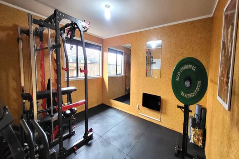 Photo of property in 16 Chestnut Close, Kelvin Grove, Palmerston North, 4414