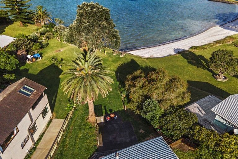 Photo of property in 52 One Tree Point Road, One Tree Point, 0118