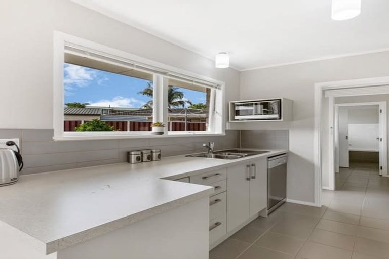 Photo of property in 1 Alf Walker Place, Papakura, 2110
