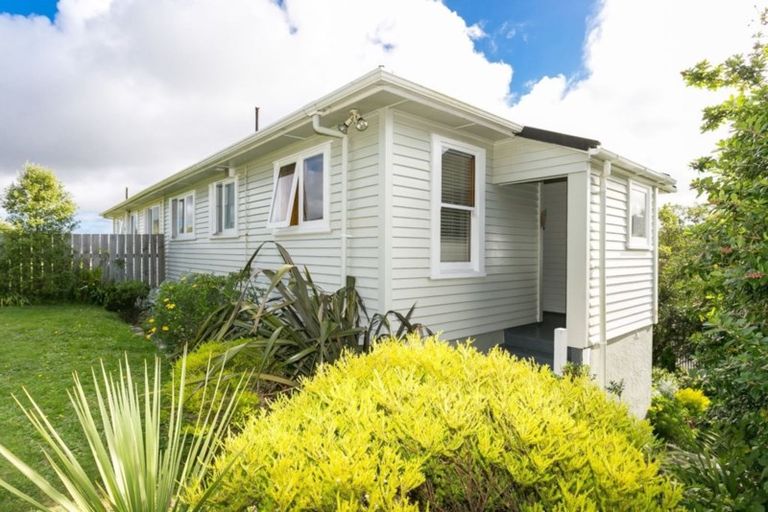 Photo of property in 10 Montgomery Avenue, Karori, Wellington, 6012