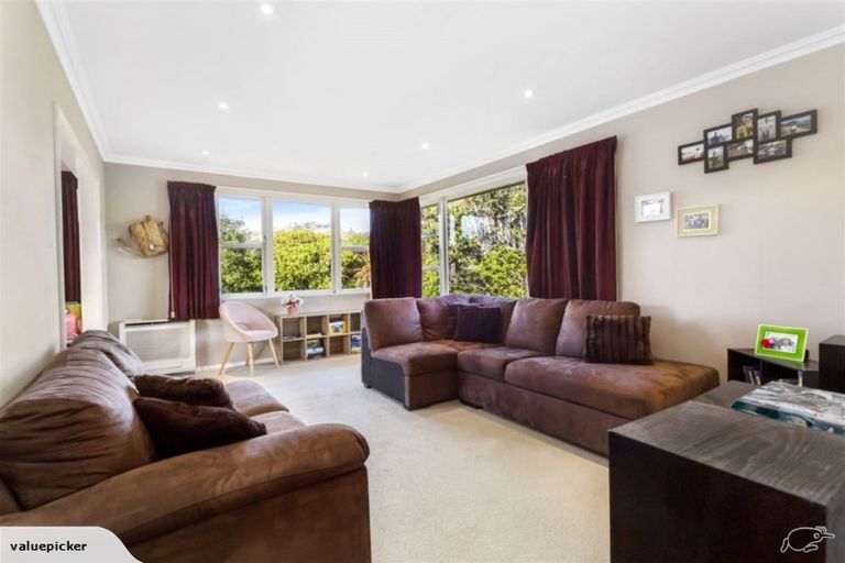 Photo of property in 1 Angell Street, Johnsonville, Wellington, 6037
