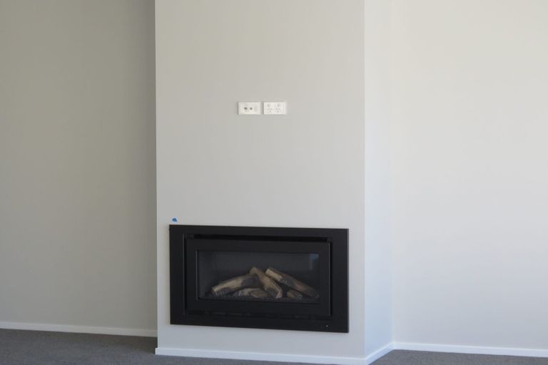 Photo of property in 12 Yorkshire Close, Whitby, Porirua, 5024