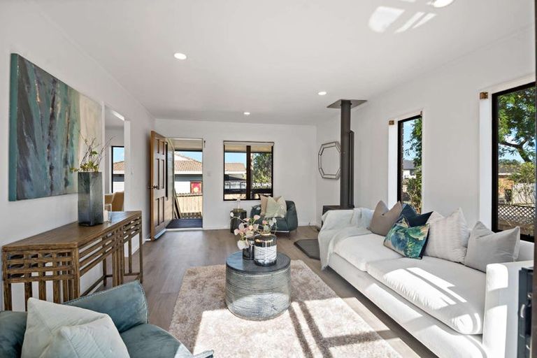 Photo of property in 4 De Quincey Terrace, Highland Park, Auckland, 2010