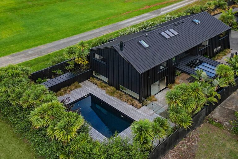 Photo of property in 60 Churchouse Road, Greenhithe, Auckland, 0632