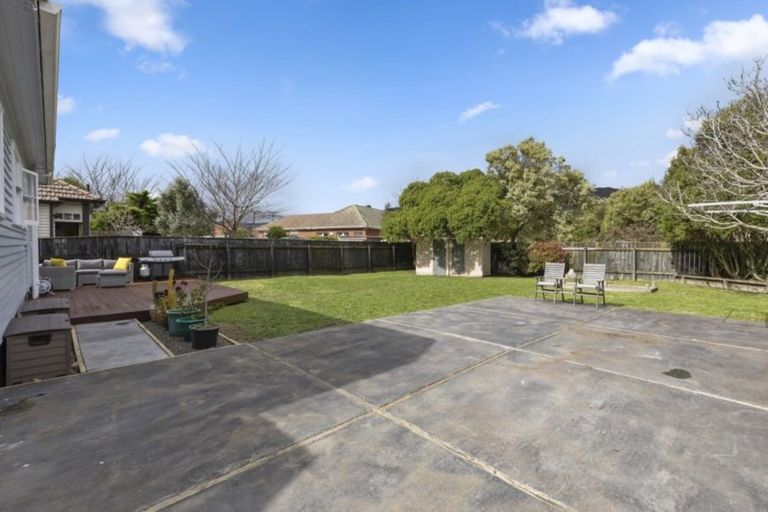 Photo of property in 114 Cambridge Terrace, Fairfield, Lower Hutt, 5011
