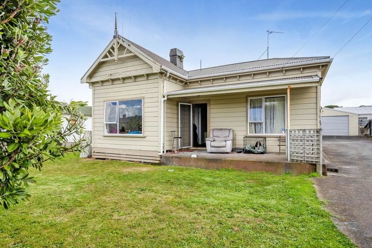 Photo of property in 49 Collins Street, Hawera, 4610