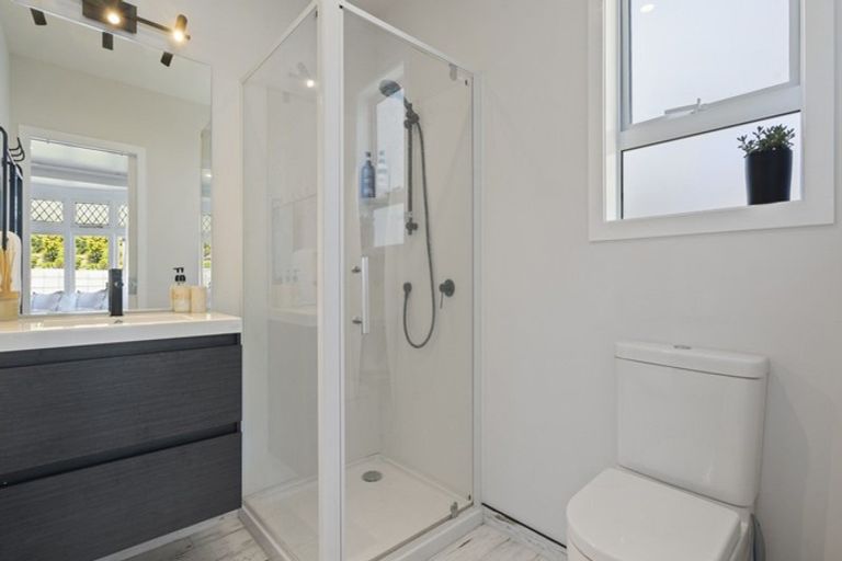 Photo of property in 3 Kitchener Terrace, Moturoa, New Plymouth, 4310