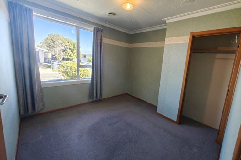 Photo of property in 16 Paisley Street, Kew, Invercargill, 9812