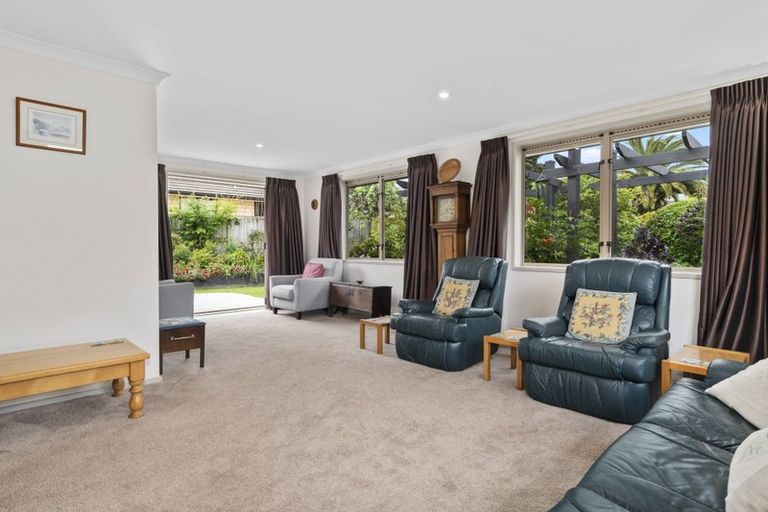 Photo of property in 17 Olive Close, Omokoroa, 3114