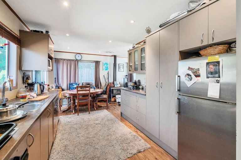 Photo of property in 18 Cedar Heights Avenue, Massey, Auckland, 0614