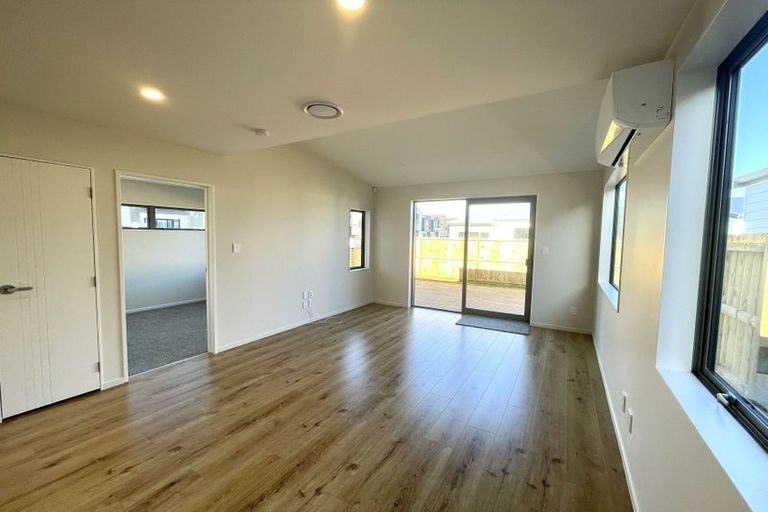 Photo of property in 30 Benchmark Drive, Massey, Auckland, 0614