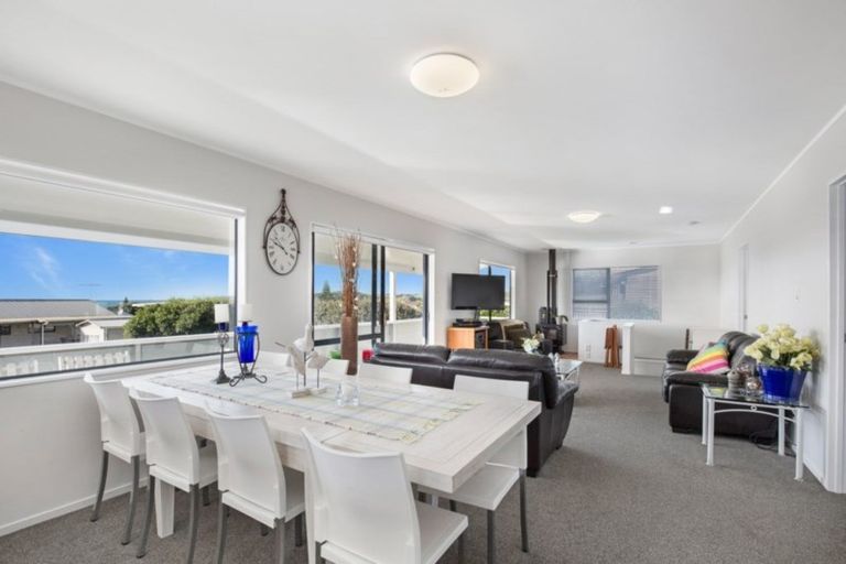 Photo of property in 20 Day Dawn Crescent, Omaha, 0986