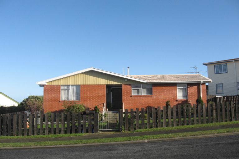 Photo of property in 119 Gloaming Hill, Titahi Bay, Porirua, 5022