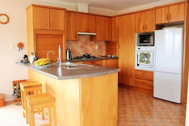 Photo of property in 24 Grovenor Drive, Orewa, 0931