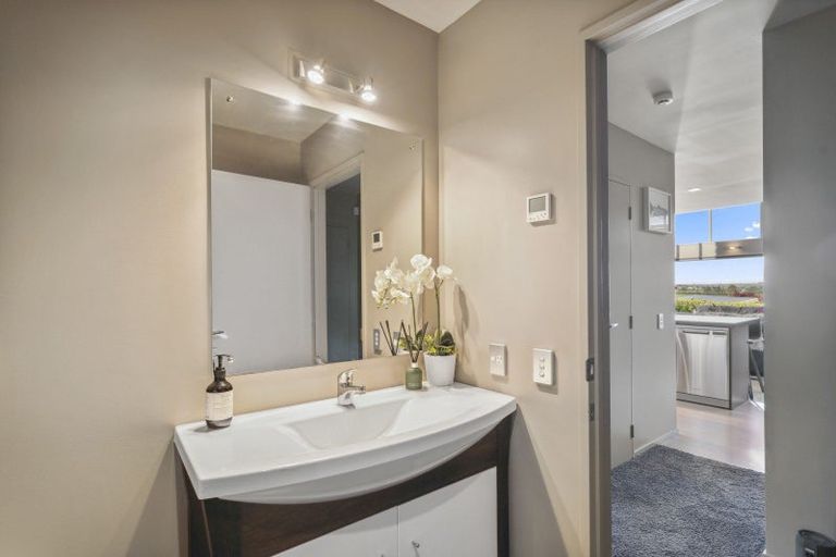 Photo of property in 1/10 Krissell Place, Acacia Bay, Taupo, 3330