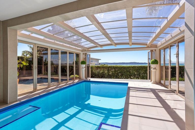 Photo of property in 8 Kawai Rise, Te Atatu Peninsula, Auckland, 0610