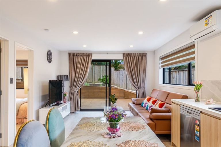 Photo of property in 7d Kerria Place, Sunnynook, Auckland, 0620
