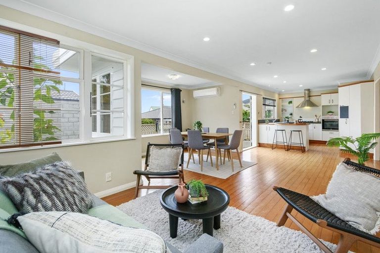 Photo of property in 4 Lyndhurst Road, Tawa, Wellington, 5028