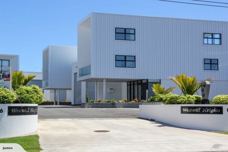 Photo of property in 8/86 Hurlstone Drive, Waiwhakaiho, New Plymouth, 4312