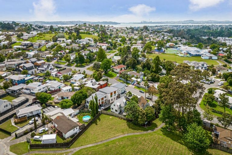 Photo of property in 43c Fitzherbert Avenue, West Harbour, Auckland, 0618