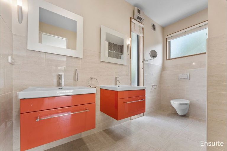 Photo of property in 5 Cameron Drive, Acacia Bay, Taupo, 3385