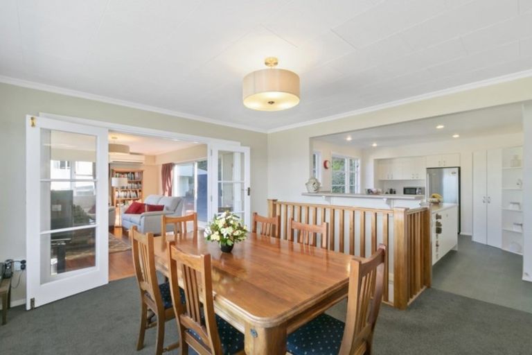 Photo of property in 31 Rakeiora Grove, Korokoro, Lower Hutt, 5012