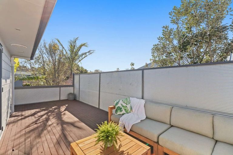 Photo of property in 1/26 Waiora Road, Stanmore Bay, Whangaparaoa, 0932